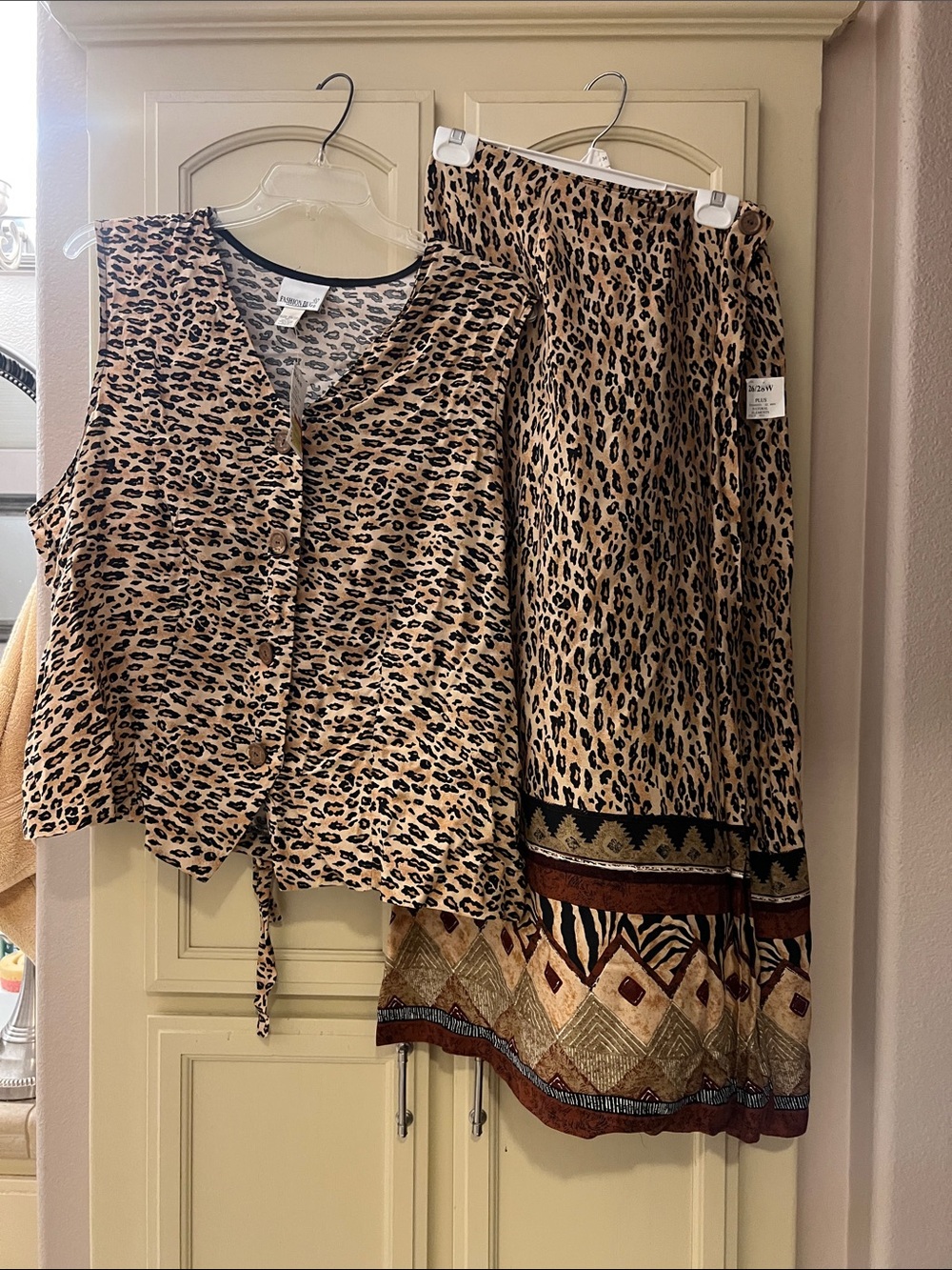 New NWT 26/28 Fashion Bug Tan and Black Leopard Print Top & Skirt Set